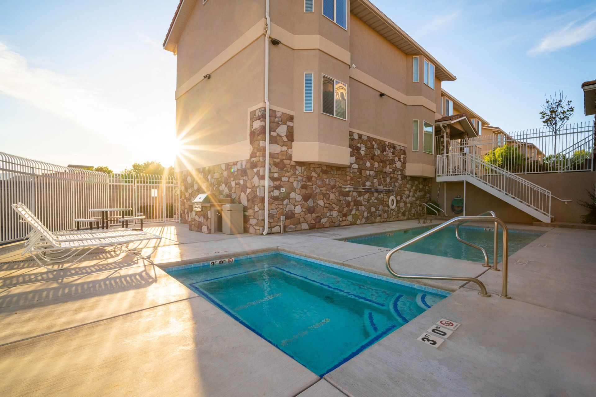 Student housing complex near Utah Tech with a pool, hot tub, large bedrooms, spacious living areas, and in-unit laundry.