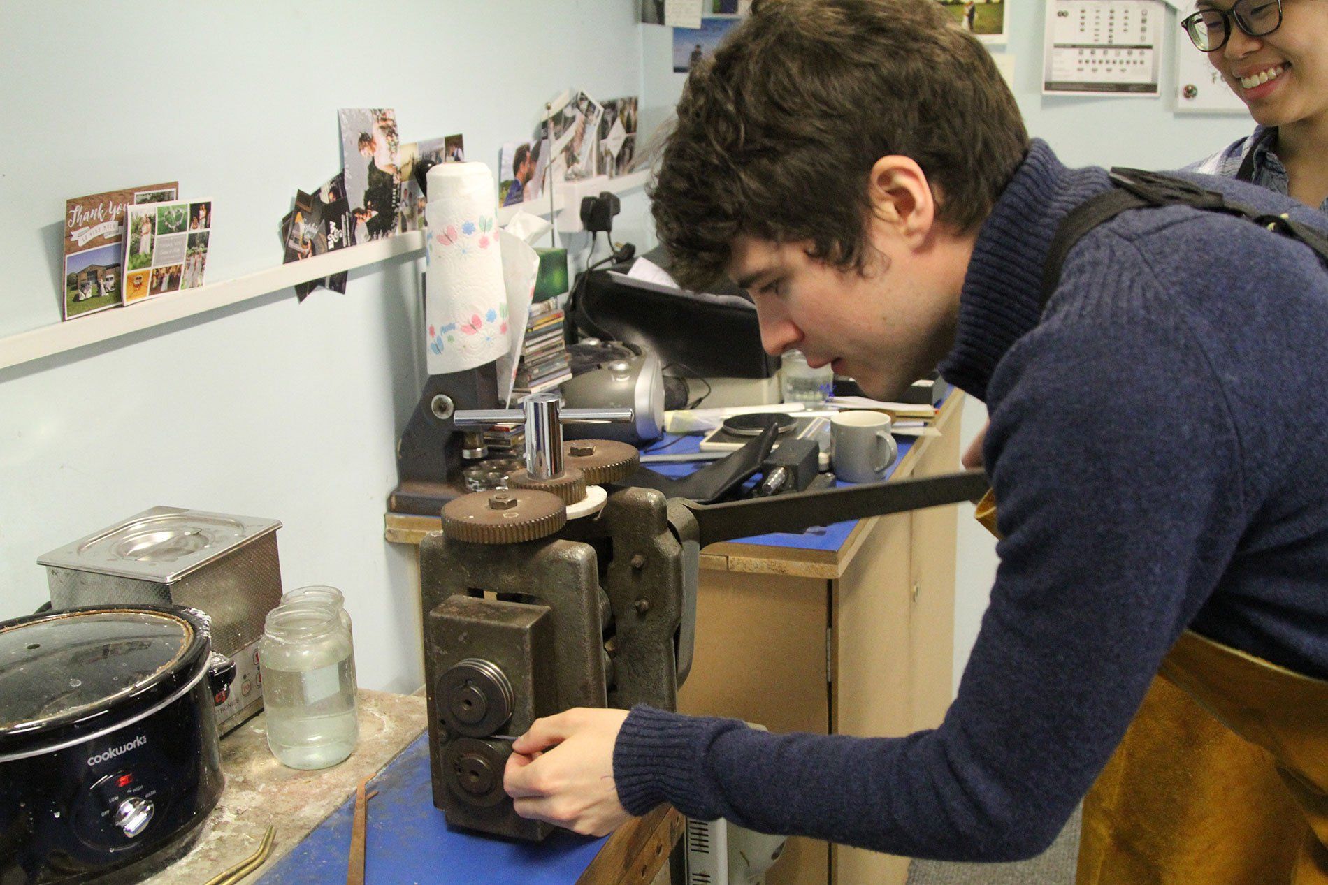 preparing jewellery