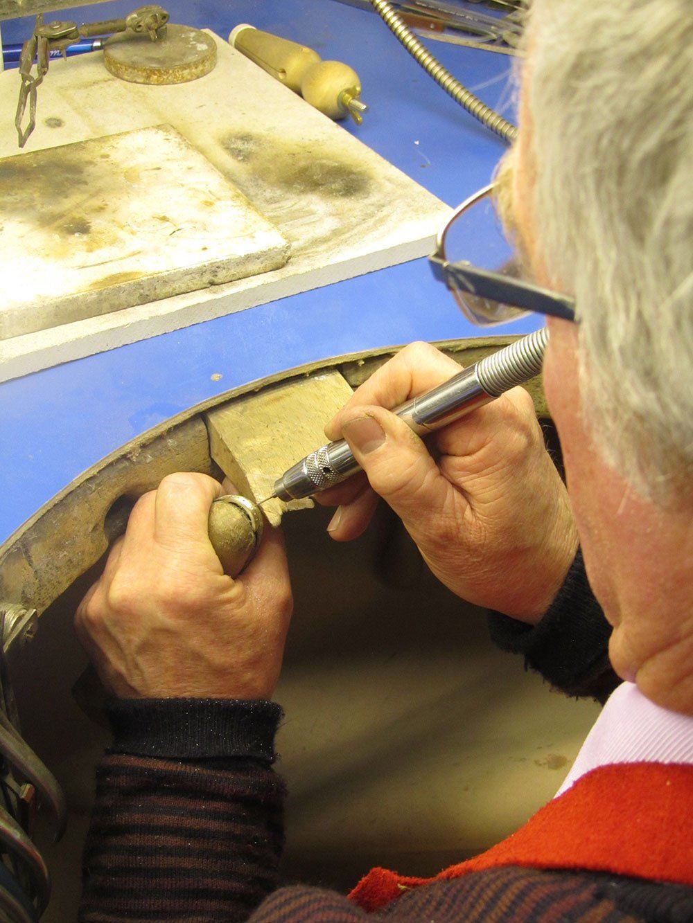 preparing jewellery