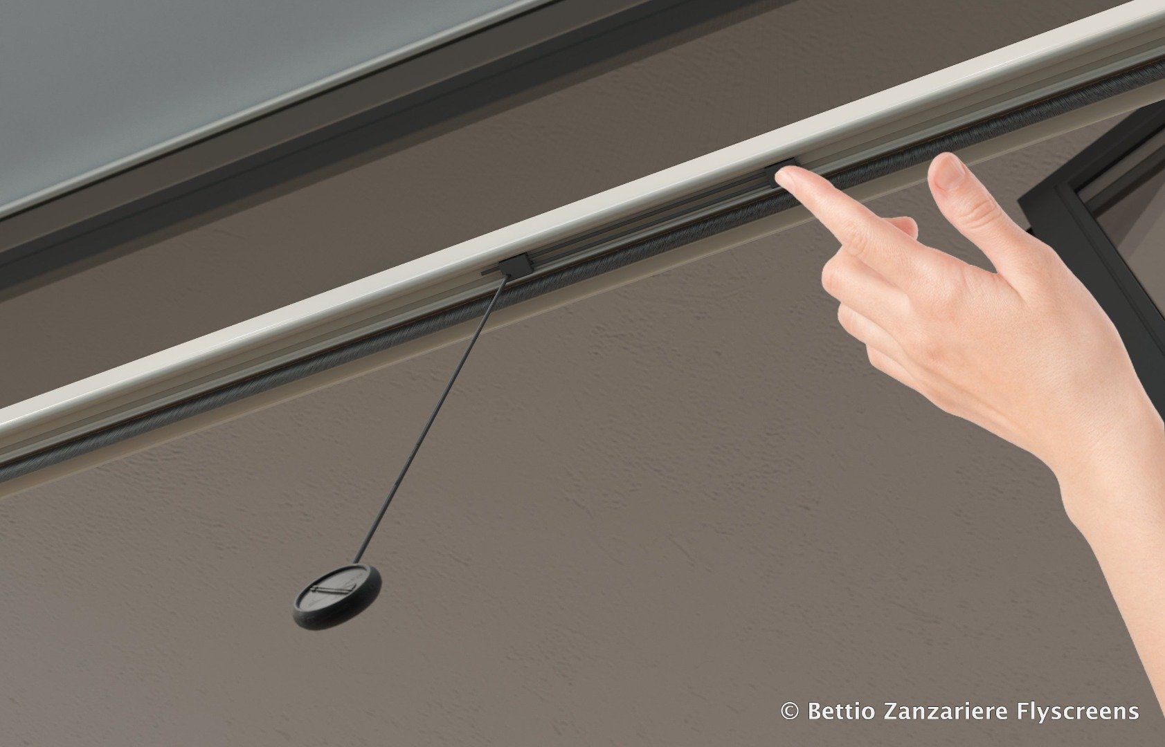 Una persona sta premendo un pulsante sul soffitto con il dito
