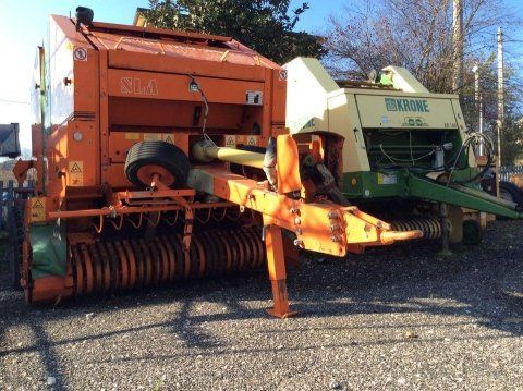 due macchine agricole a noleggio