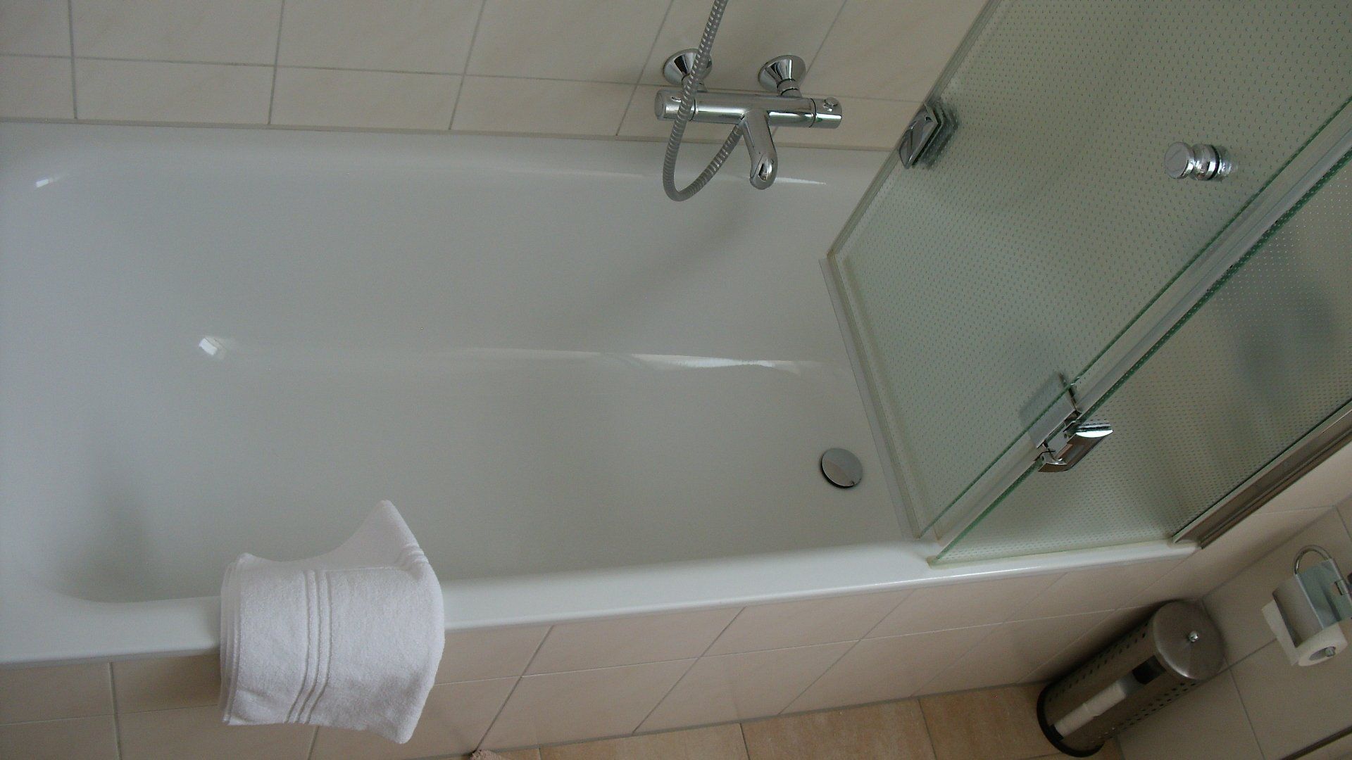 Badewanne im Zimmer vom Hotel garni „Zur Krim“