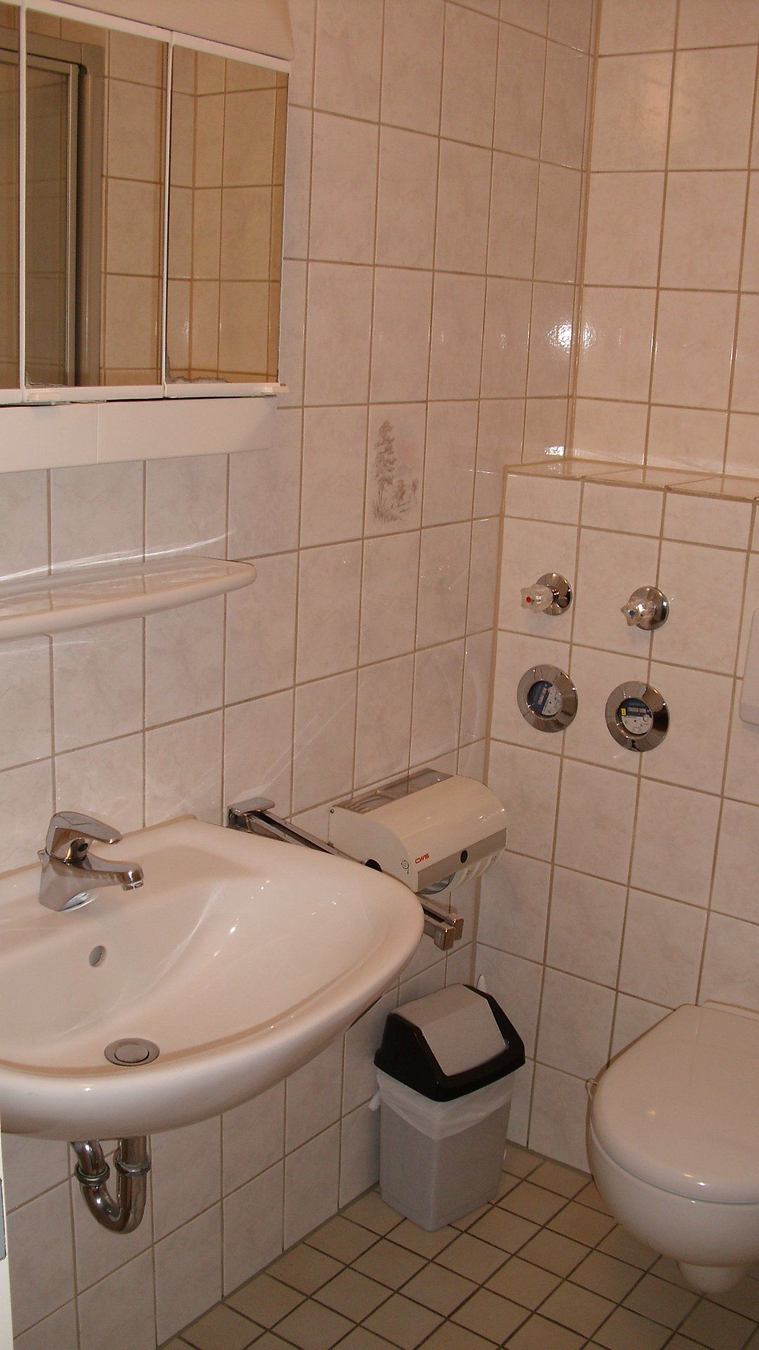 Bad im Zimmer vom Hotel garni „Zur Krim“
