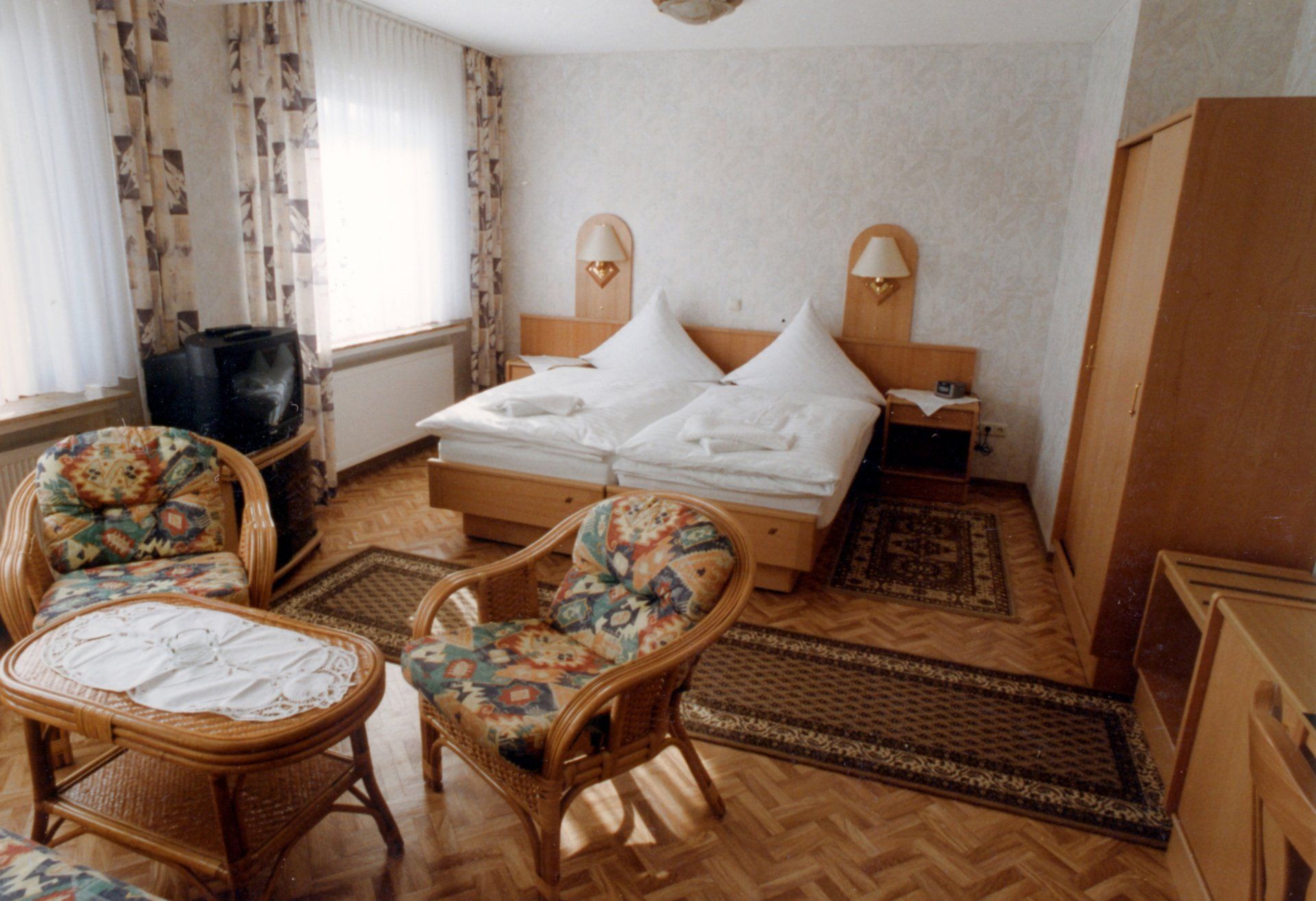 Wohnraum im Zimmer vom Hotel garni „Zur Krim“