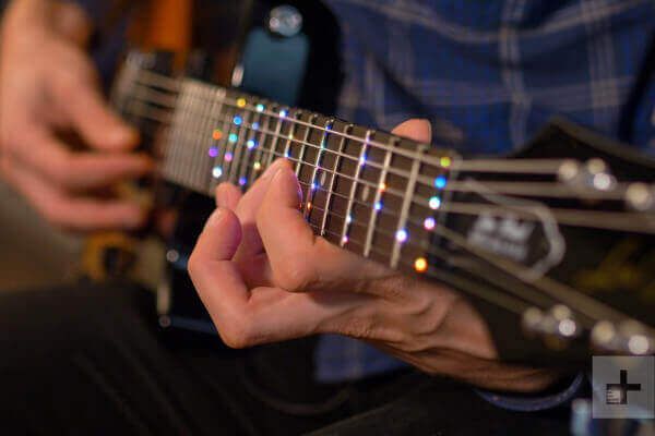 fingers playing guitar