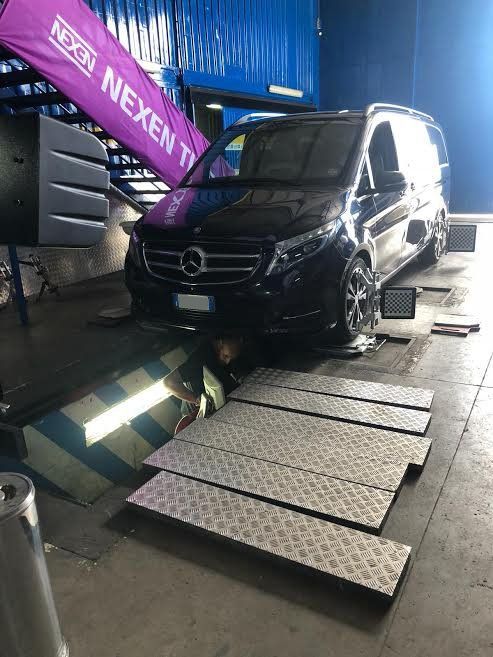 van mercedes pronto per la prova dei freni