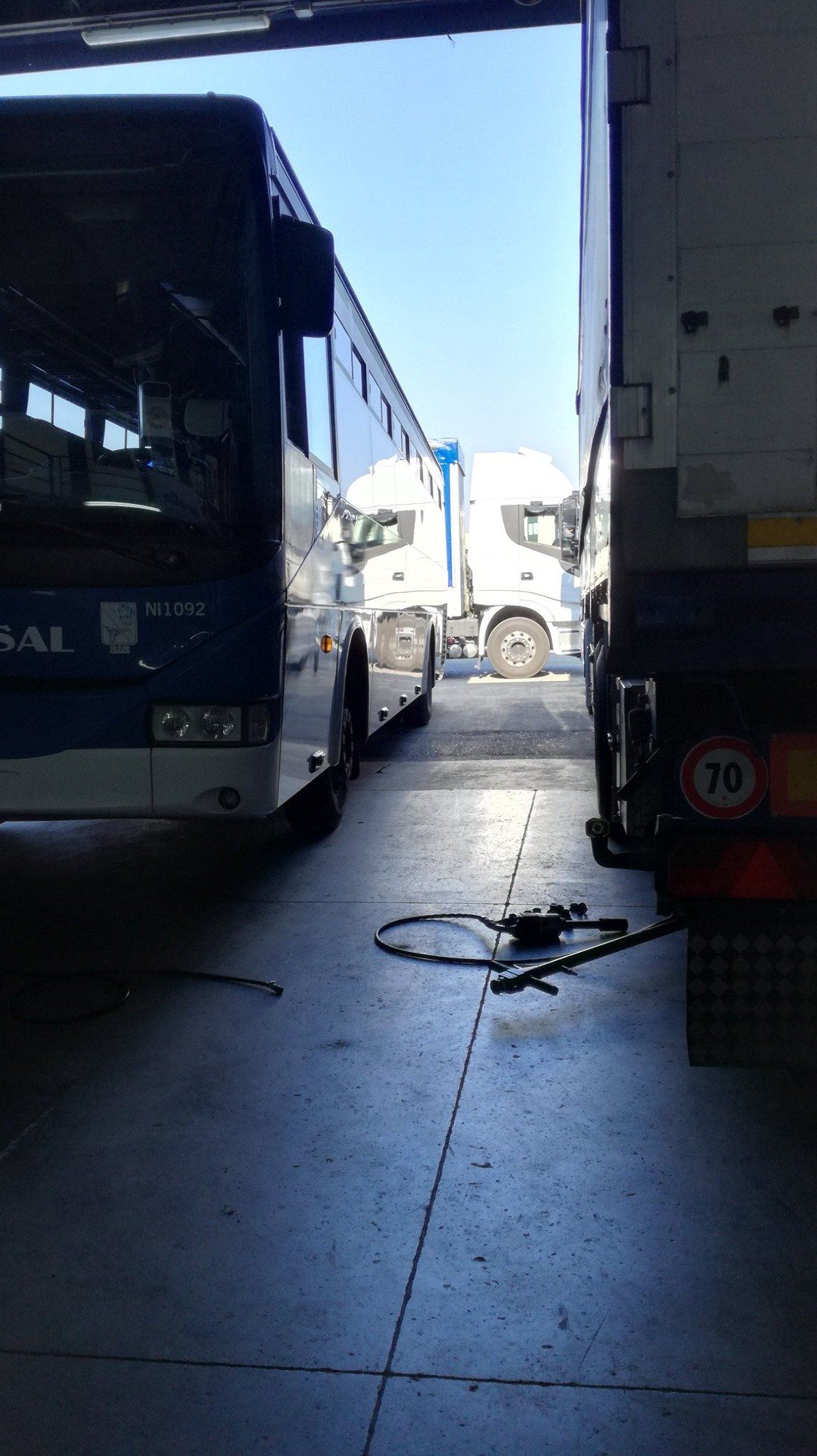 veicoli di grandi dimensioni in officina