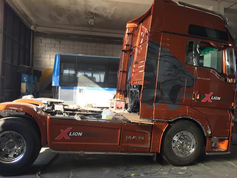 camion in officina