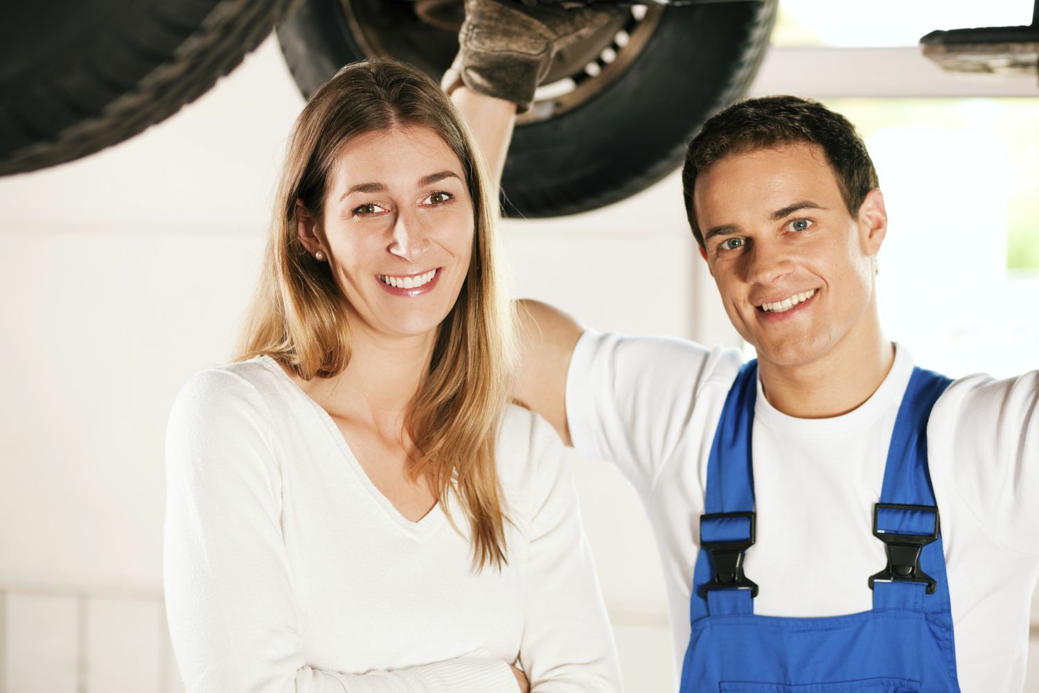 Collision repairs mechanic and happy customer in Shelbina, MO