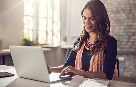 A women using a laptop