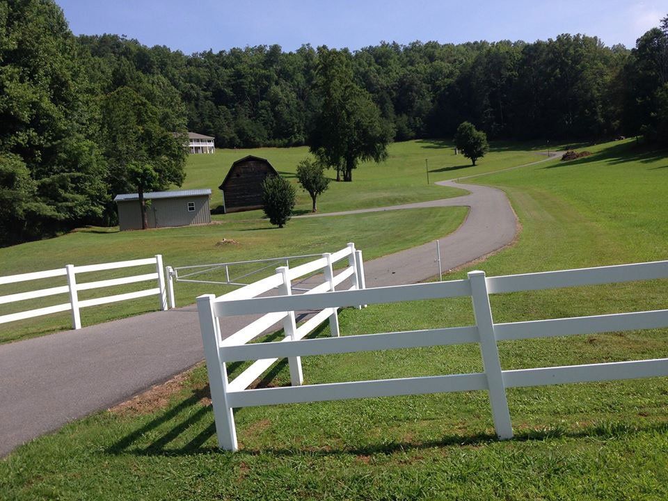 Vinyl Fence — Franklin, NC — Franklin Fence Company