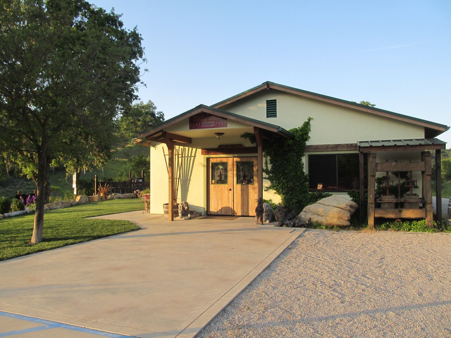 Rocky Creek Cellars | Winery | Wine Making | Paso Robles