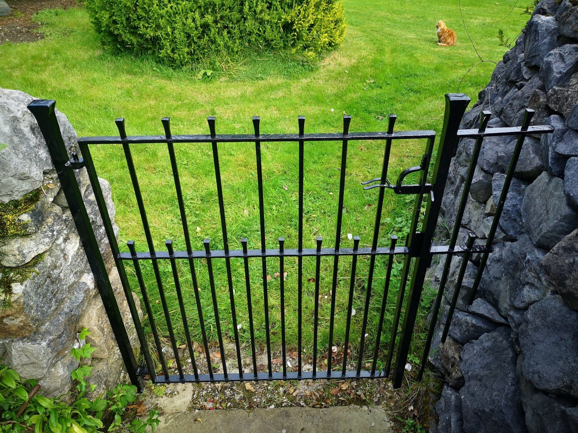 metal gate