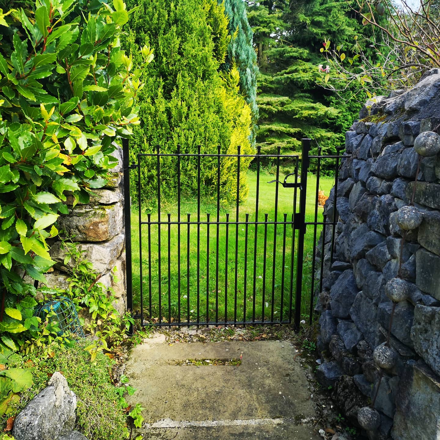 metal gate