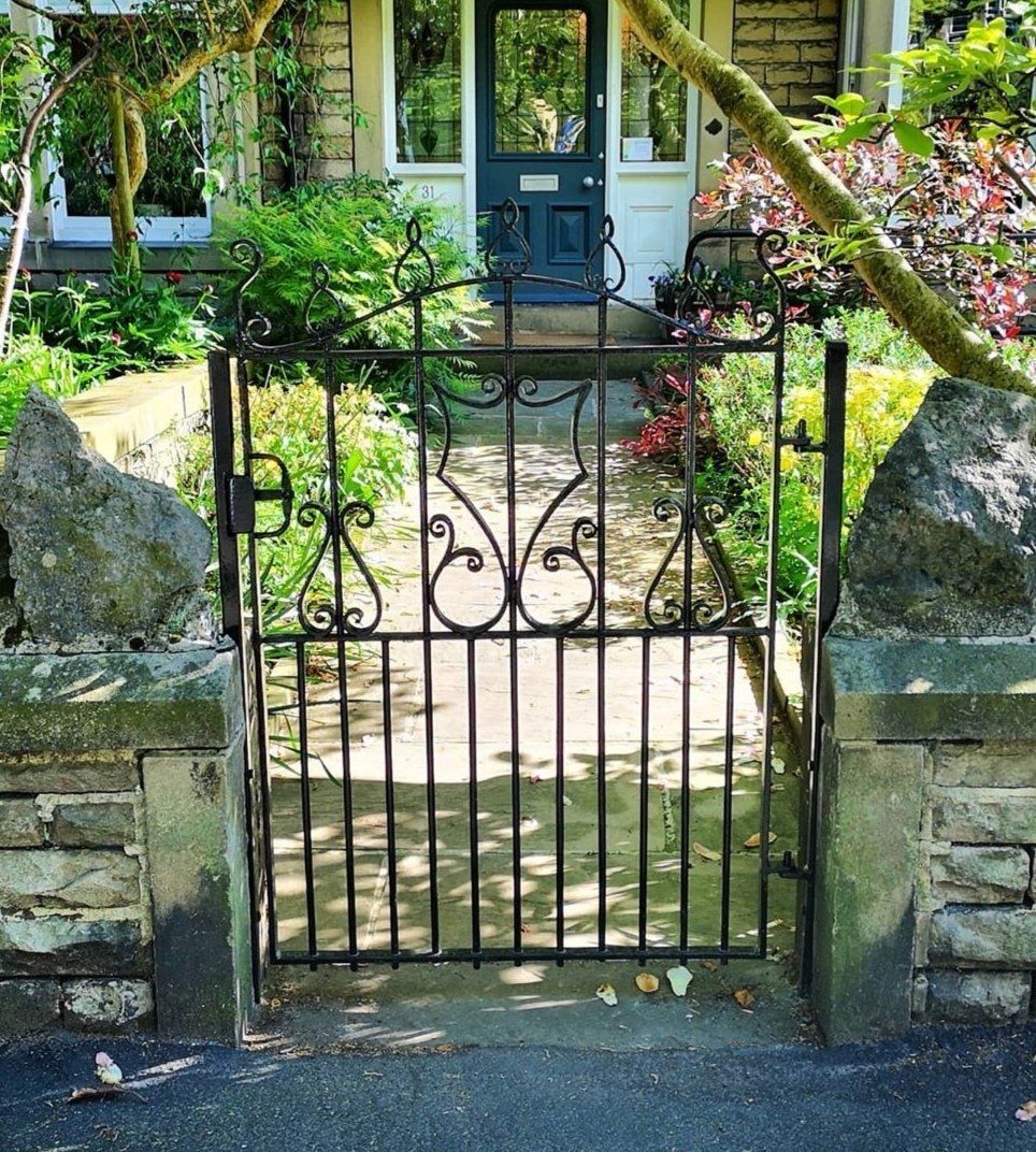 metal gate