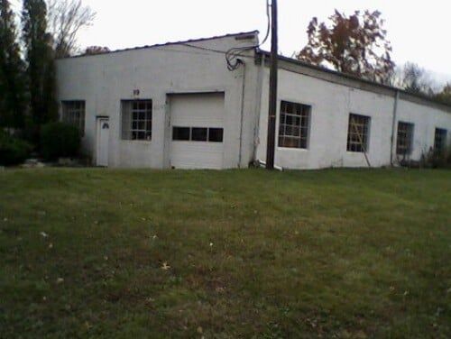 White Office Within Warehouse — Clifton, NJ — Evergreen Commercial Real Estate Brokers Inc
