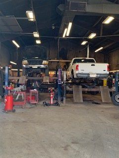 Auto Shop — Waynesburg, OH — Rocky’s Auto & Truck Parts Auto Shop — Waynesburg, OH — Rocky’s Auto & Truck Parts
