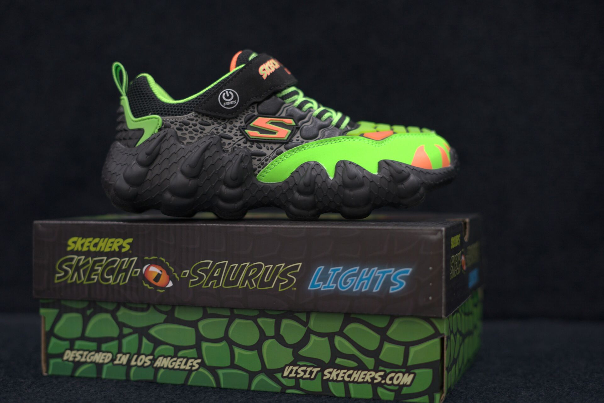 A pair of skechers shoes sitting on top of a box