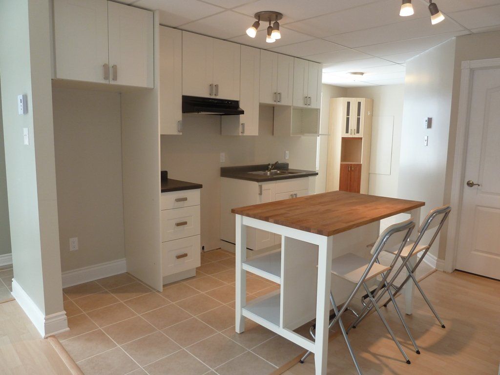 Minimalist second kitchen
