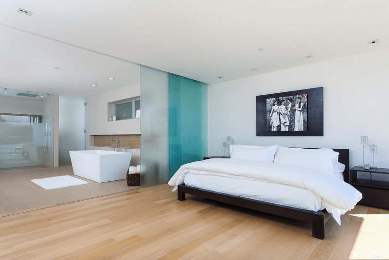 Modern ventilation integrates bedrooms and bathrooms Bathroom integrated into a bedroom