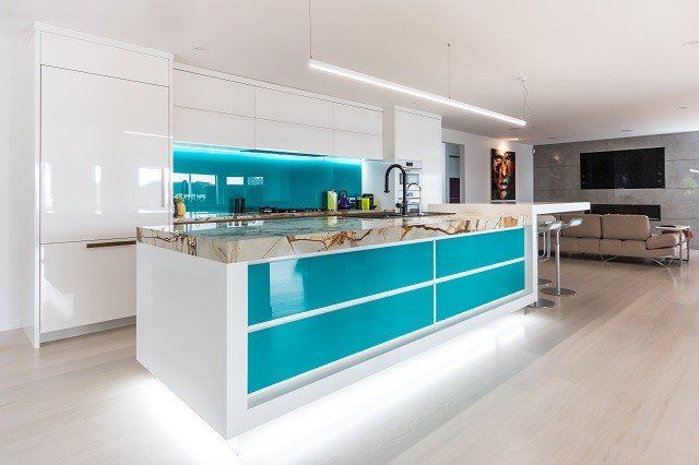 Blue kitchen splashback