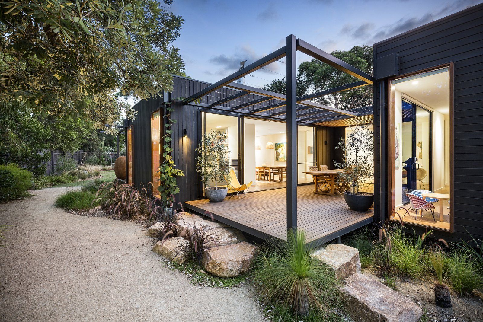 Clever link creates seamless living