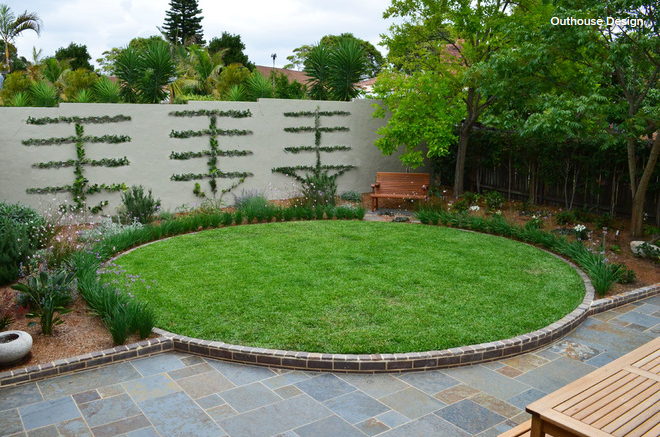 Use spreading plants to enhance your walls Loving fence