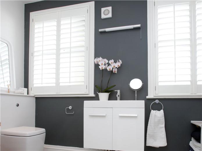 Black and white bathroom
