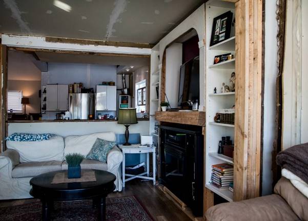 A living room filled with furniture and a fireplace.