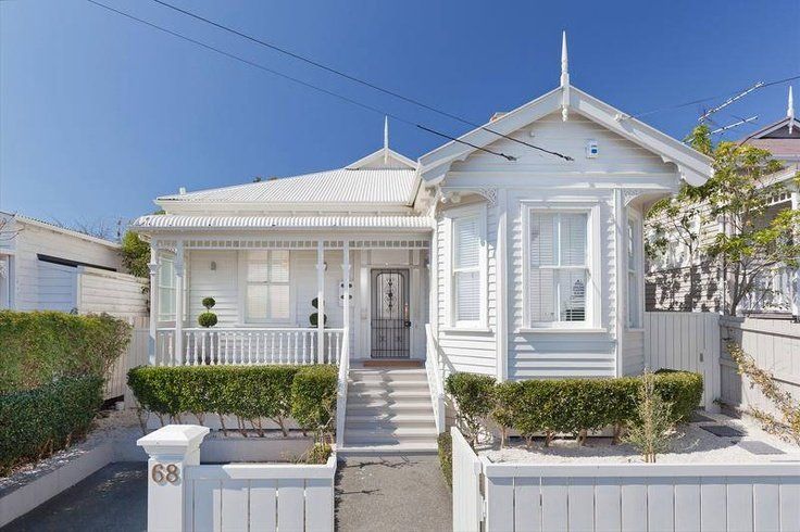 The Victorian villas like this began to appear from 1860’s Victorian villa