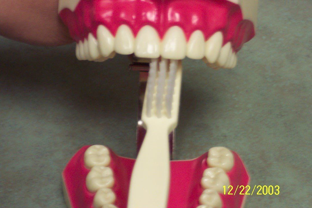 How to brush your teeth 4