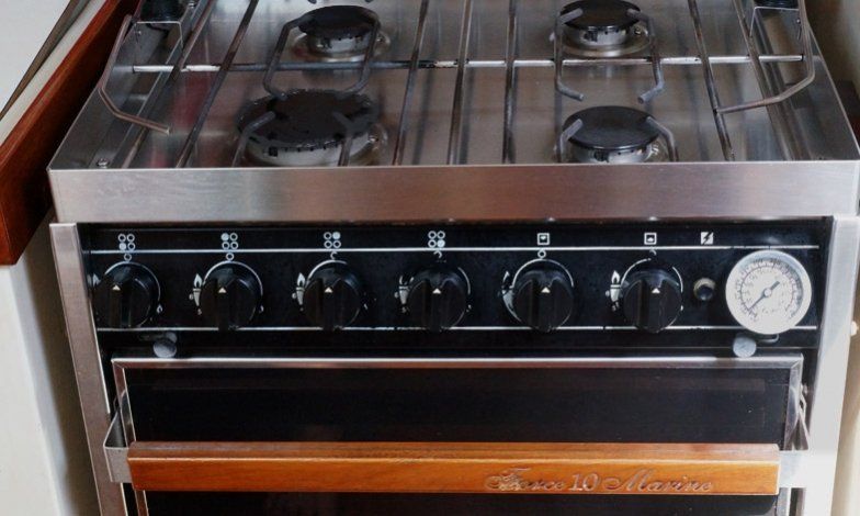 1975 Nicholson 42 Cooker
