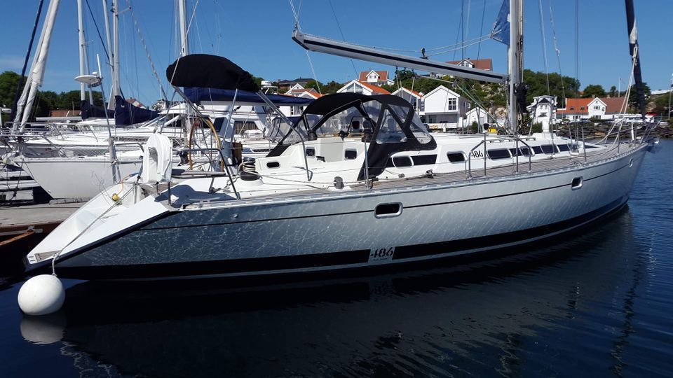 Feeling 486 moored