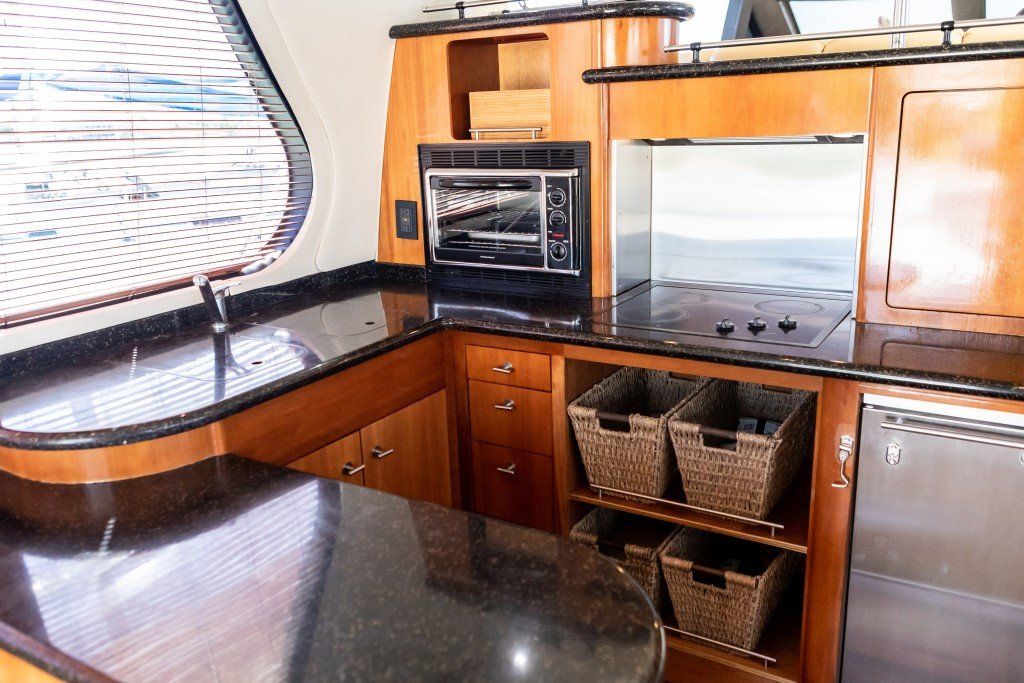 2001 Carver 530 Voyager Pilothouse Power Boat For Sale - www.lighthouseyachting.com
