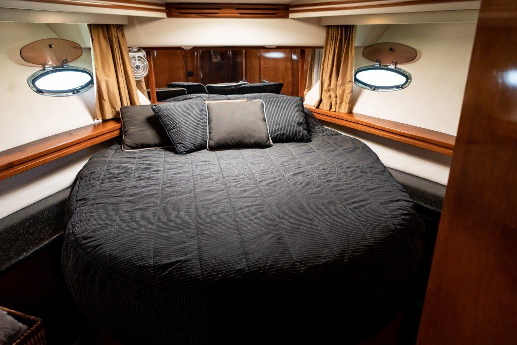2001 Carver 530 Voyager Pilothouse Power Boat For Sale - www.lighthouseyachting.com