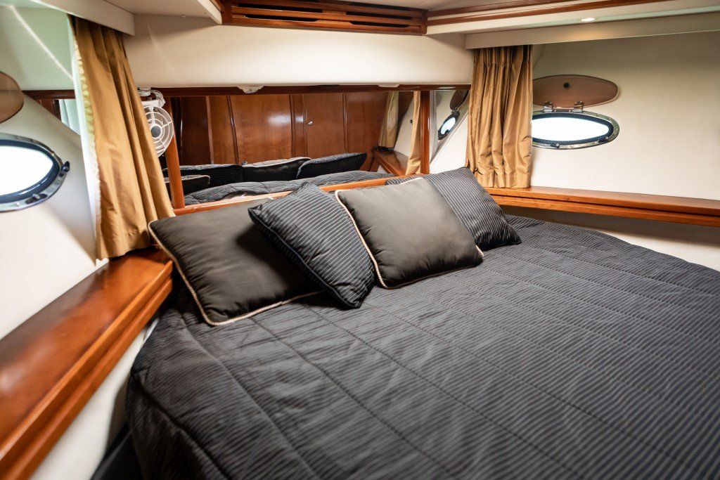 2001 Carver 530 Voyager Pilothouse Power Boat For Sale - www.lighthouseyachting.com