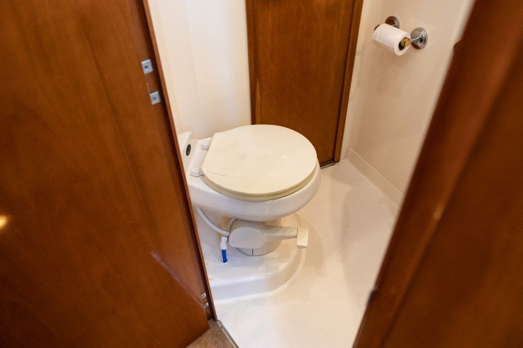 2001 Carver 530 Voyager Pilothouse Power Boat For Sale - www.lighthouseyachting.com