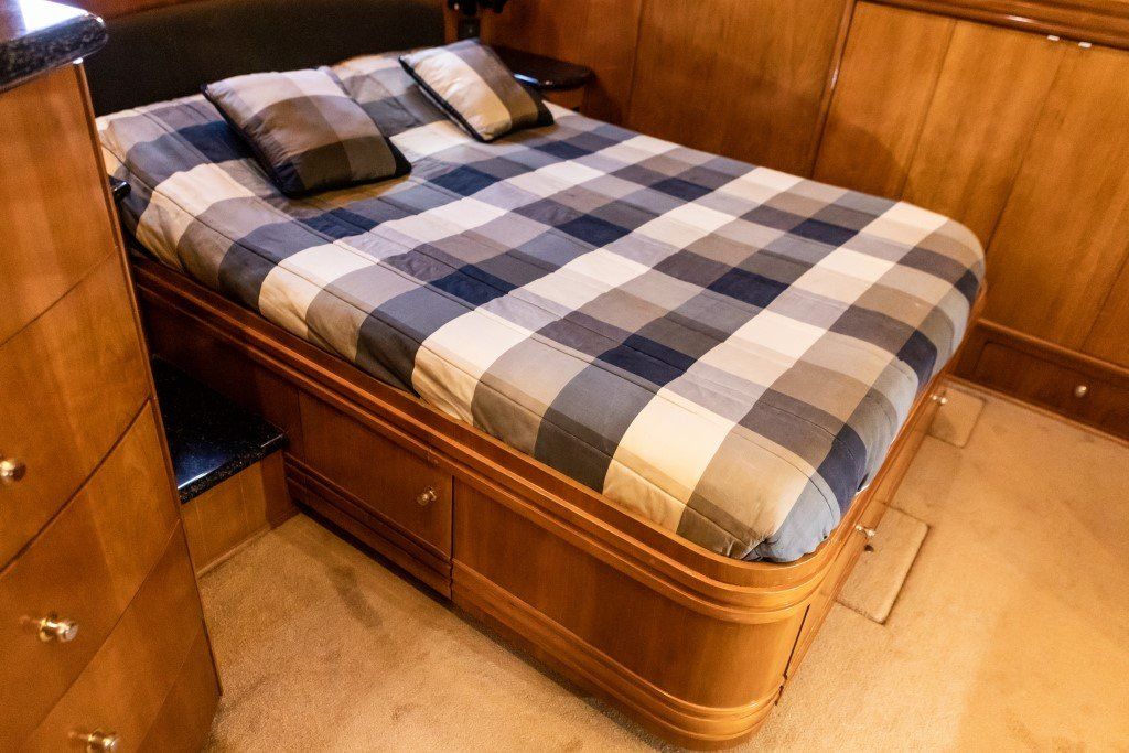 2001 Carver 530 Voyager Pilothouse Power Boat For Sale - www.lighthouseyachting.com