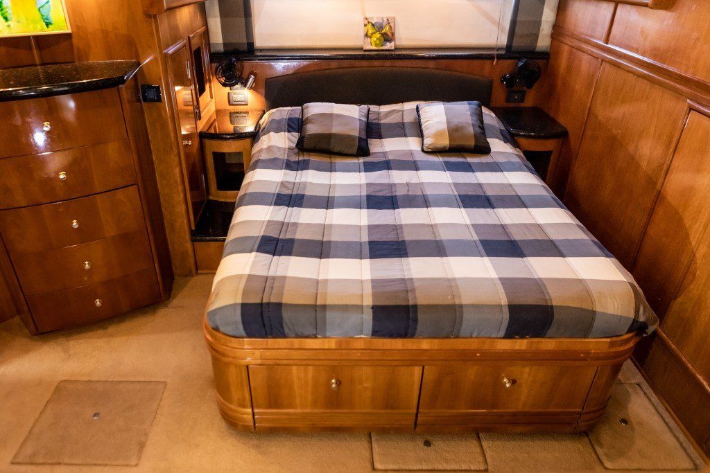 2001 Carver 530 Voyager Pilothouse Power Boat For Sale - www.lighthouseyachting.com
