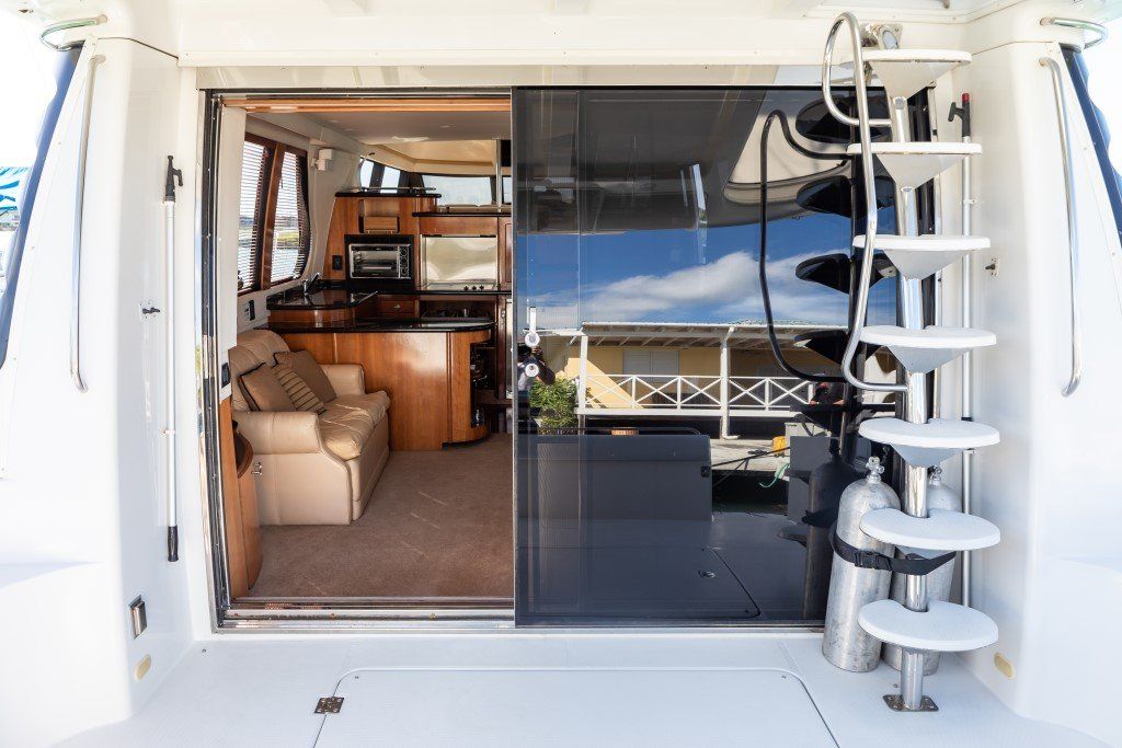 2001 Carver 530 Voyager Pilothouse Power Boat For Sale - www.lighthouseyachting.com