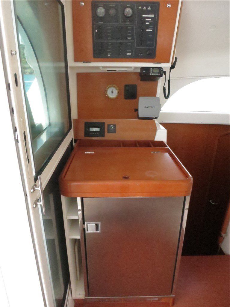 Lagoon 380 S2 nav station