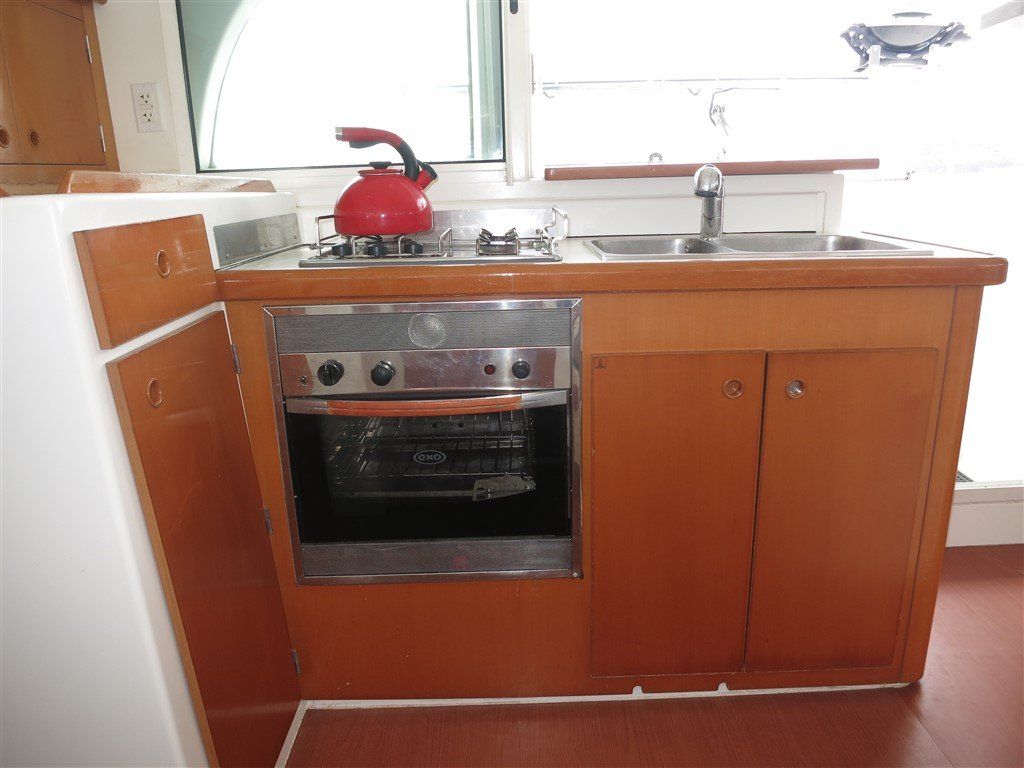 Lagoon 380 S2 galley
