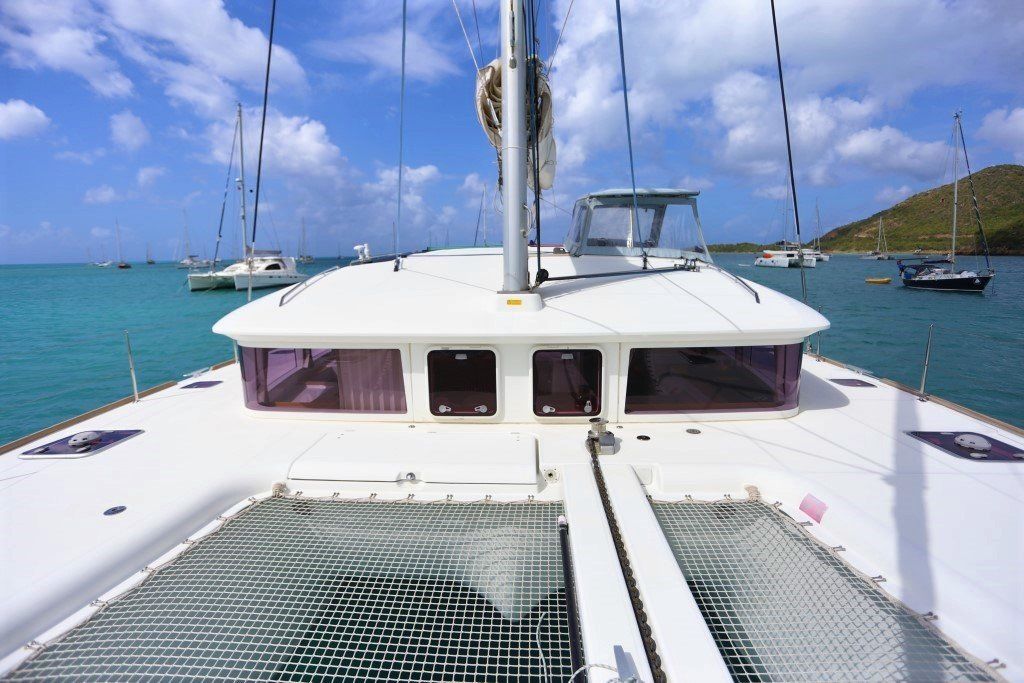 Lagoon 400 bow