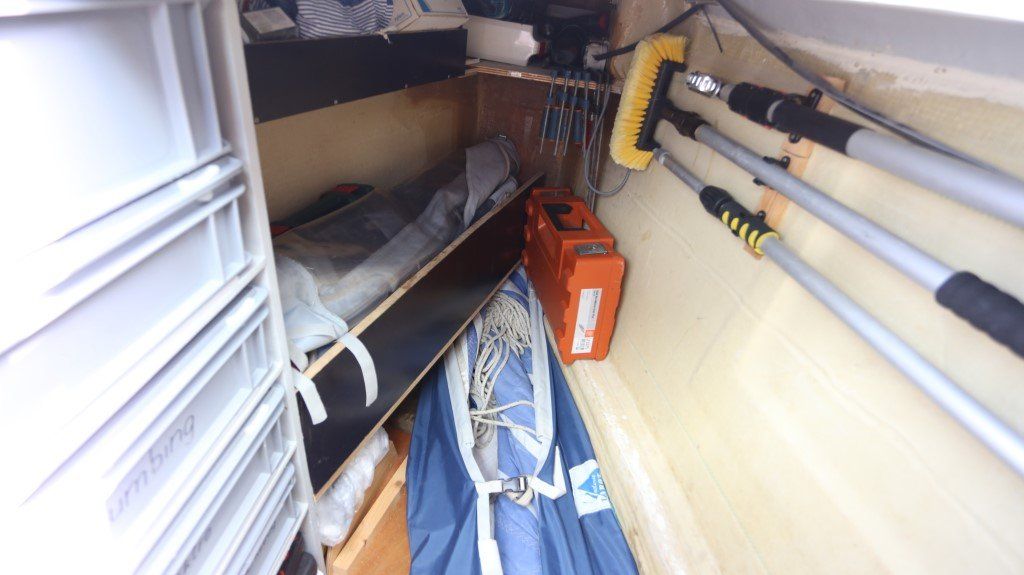 Lagoon 400 storage