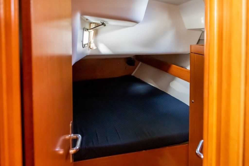 Beneteau Cyclades 43.3 port aft cabin