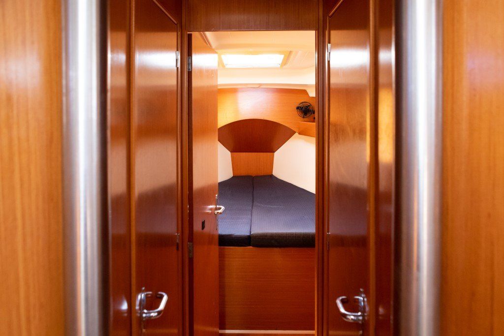 Beneteau Cyclades 43.3 view forward from saloon