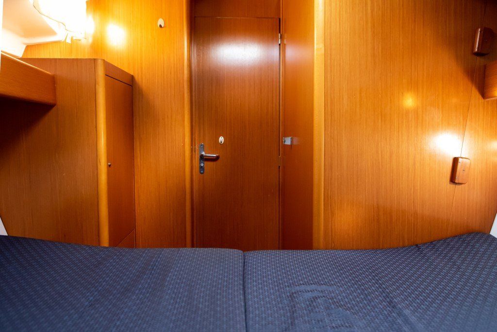 Beneteau Cyclades 43.3 foreward cabin