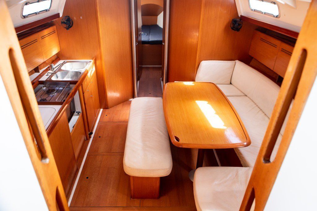 Beneteau Cyclades 43.3 saloon