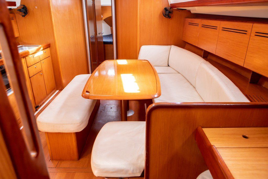 Beneteau Cyclades 43.3 salon