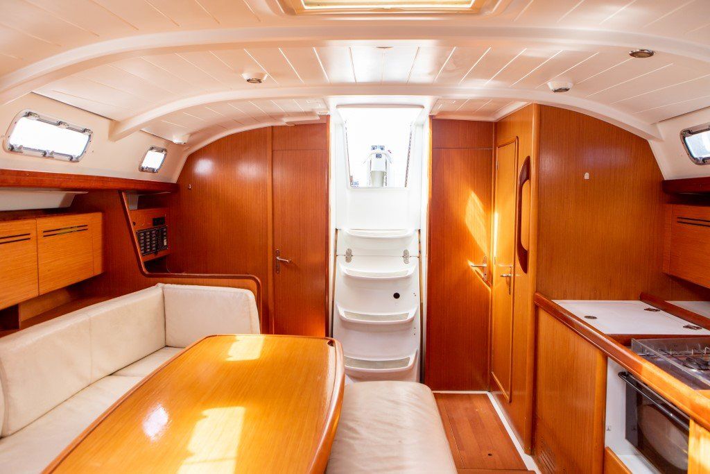 Beneteau Cyclades 43.3 aft cabins